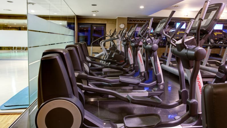 Foto con dettaglio macchine cardio fitness.